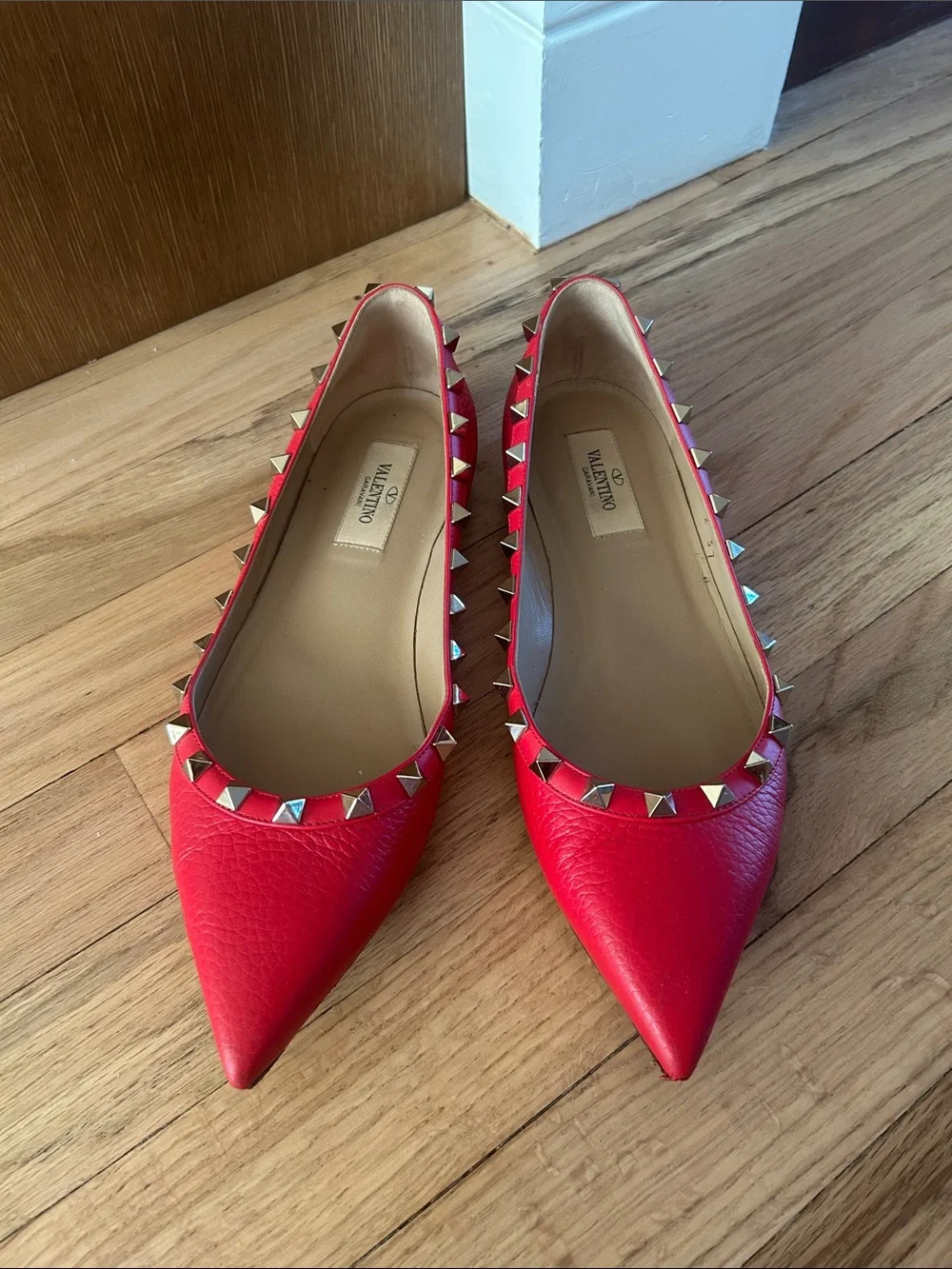 Valentino Red Pointed Rockstud Leather Flats in great condition! - Picture 4 of 11